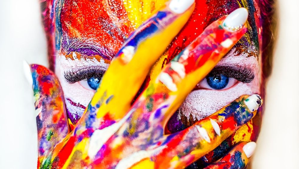 Cara pintada de colores