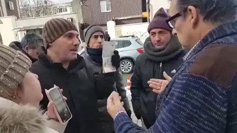 El Consulado de España en Kiev niega a varias familias españolas la inscripción de bebés nacidos por gestación subrogada El Consulado de España en Kiev niega a varias familias españolas la inscripción de bebés nacidos por gestación subrogada