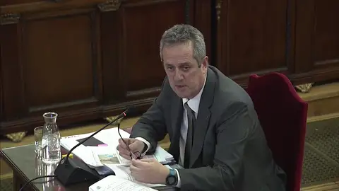 Forn reconoce que el referéndum fue ilegal y asegura que nunca se habían utilizado tantos efectivos Forn reconoce que el referéndum fue ilegal y asegura que nunca se habían utilizado tantos efectivos