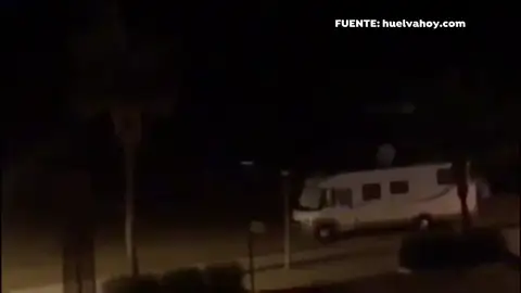Un helicóptero de la Guardia Civil persigue a un barco narcotraficante cargado de hachís en Punta Umbría Un helicóptero de la Guardia Civil persigue a un barco narcotraficante cargado de hachís en Punta Umbría