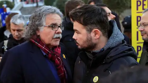 Joan Tardá y Gabriel Rufián a las puertas del Tribunal Supremo durante el juicio del 'procés' Joan Tardá y Gabriel Rufián a las puertas del Tribunal Supremo durante el juicio del 'procés'