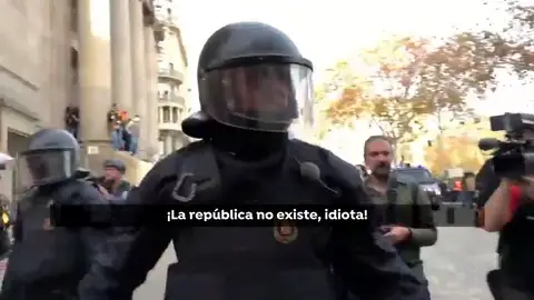 Asuntos Internos cita a declarar al mosso que dijo a un agente rura: "La república no existe, idiota" Asuntos Internos cita a declarar al mosso que dijo a un agente rura: "La república no existe, idiota"