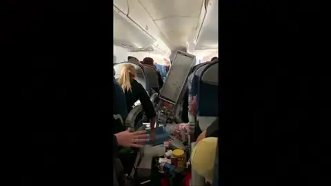 Varios heridos por las fuertes turbulencias en un vuelo California-Seattle Varios heridos por las fuertes turbulencias en un vuelo California-Seattle
