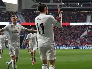 El corte de mangas de Gareth Bale en el Wanda Metropolitano El corte de mangas de Gareth Bale en el Wanda Metropolitano