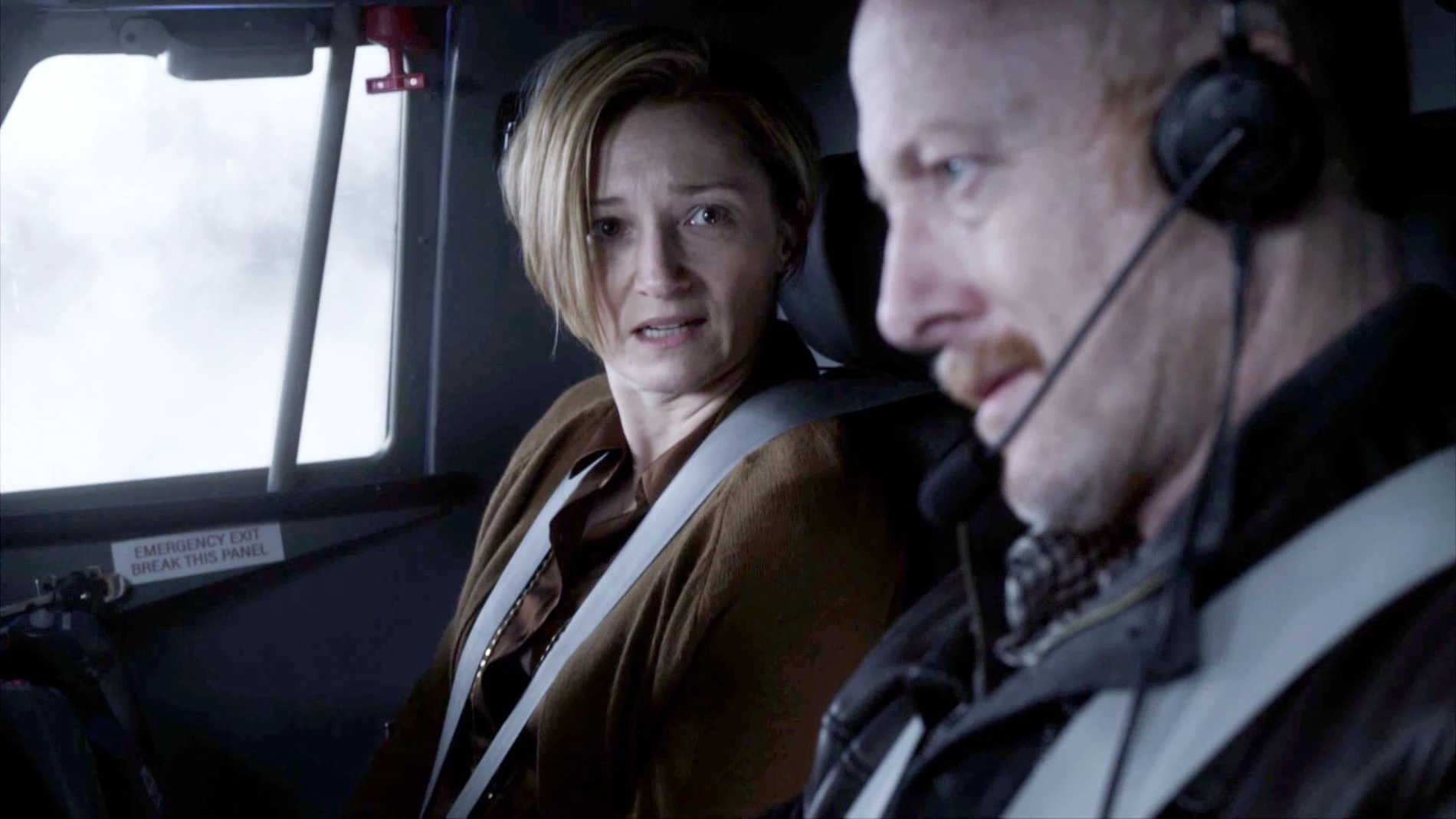 Vídeo: El capitán del vuelo 828 desaparece con Fiona en un avión