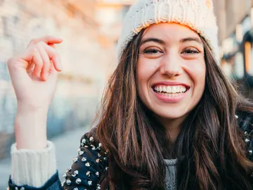 Chica con gorro, que le aplasta el pelo Chica con gorro, que le aplasta el pelo