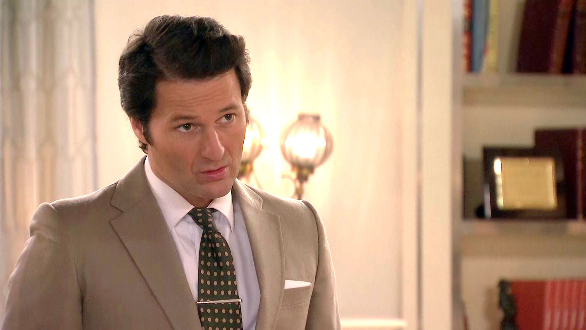 Gabriel tras la pista de Amelia: "Vigila todos y cada uno de sus movimientos"