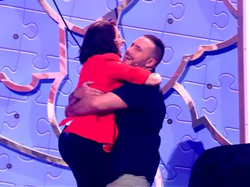 Vídeo: Un concursante de ‘Juego de juegos’ a Silvia Abril: “Vengo a que me des un beso” Vídeo: Un concursante de ‘Juego de juegos’ a Silvia Abril: “Vengo a que me des un beso”
