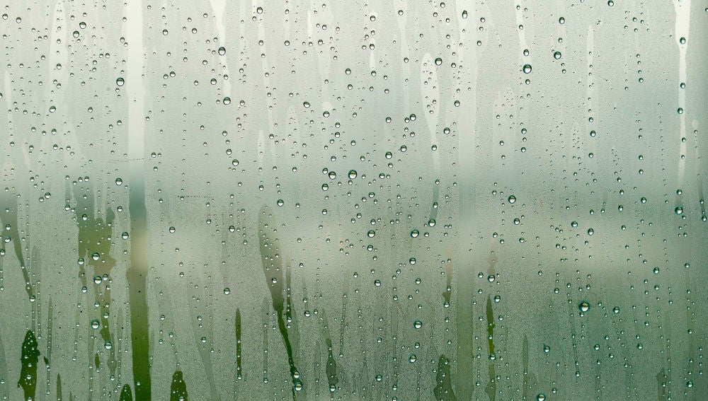 El truco para evitar que el espejo se empañe al ducharnos - VÍDEO