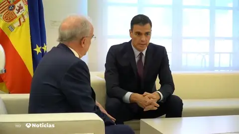 Pedro Sánchez pide al director de la RAE que continúe con su "labor unificadora y mantenga su autoridad lingüística" Pedro Sánchez pide al director de la RAE que continúe con su "labor unificadora y mantenga su autoridad lingüística"