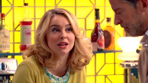 Luisita engatusa a su padre para poder irse a vivir con Amelia