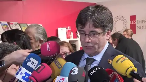 Puigdemont critica que Tajani se haya dejado "arrastrar" por una "deriva demofóbica" al vetar su conferencia en el Parlamento Puigdemont critica que Tajani se haya dejado "arrastrar" por una "deriva demofóbica" al vetar su conferencia en el Parlamento