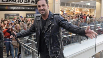 David Bustamante se da un baño de masas en su tierra