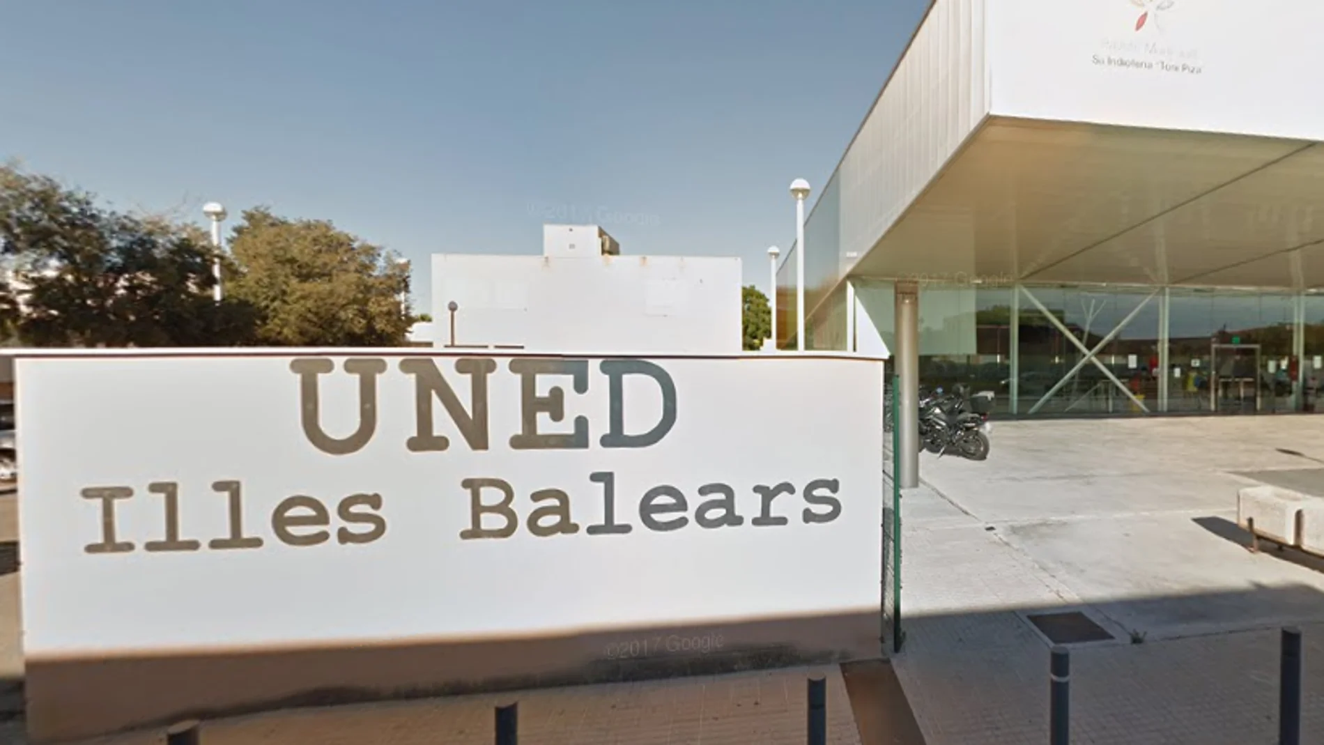 La UNED cesa al director de su centro asociado de Baleares tras ser detenido por la Policía Nacional La UNED cesa al director de su centro asociado de Baleares tras ser detenido por la Policía Nacional