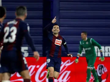 Charles celebra un gol Charles celebra un gol
