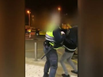  REEMPLAZO Denuncian un nuevo caso de racismo en Renfe: Un guardia de seguridad empuja a un pasajero negro al pedirle su documentación