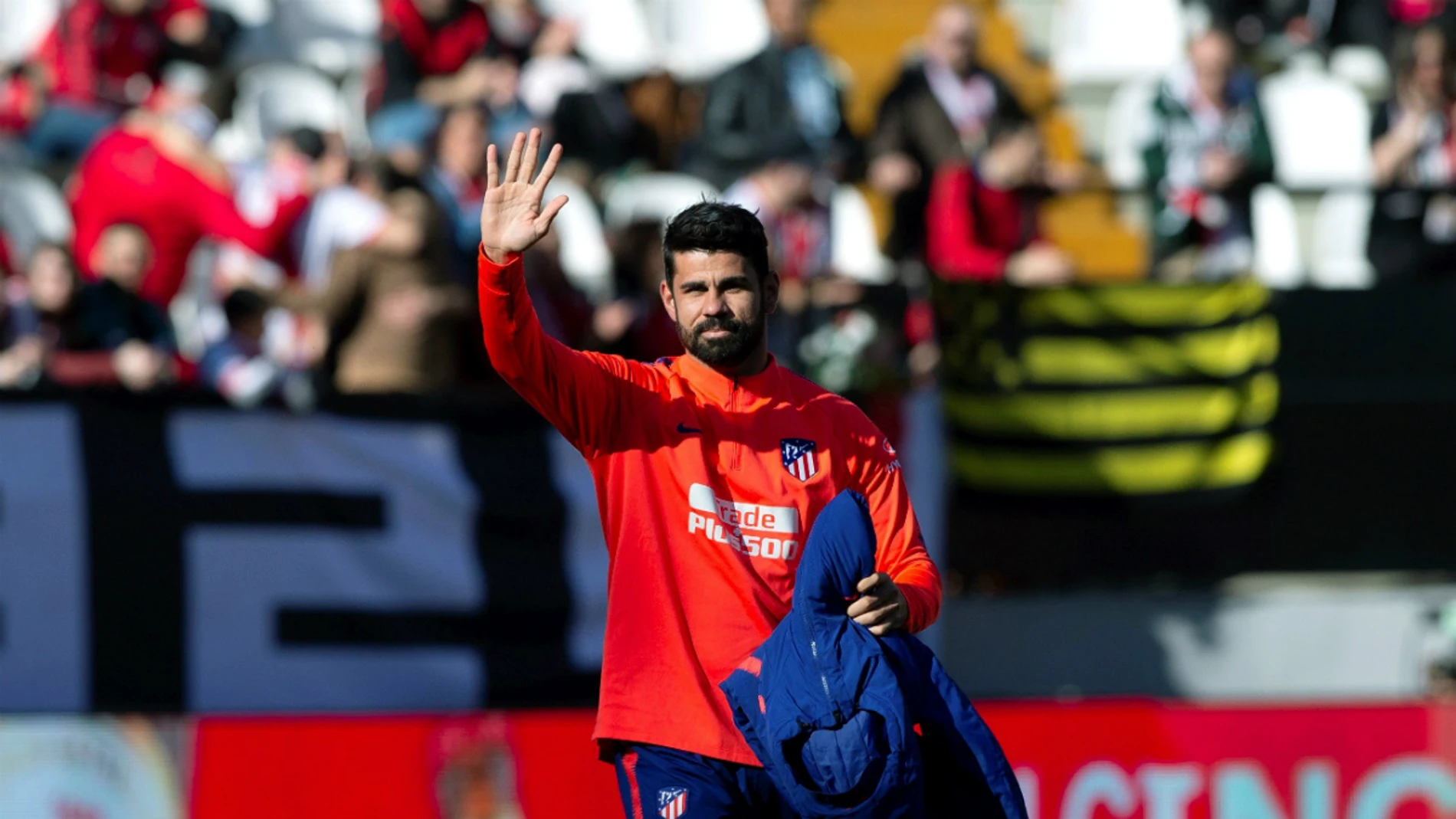Diego Costa saluda Diego Costa saluda