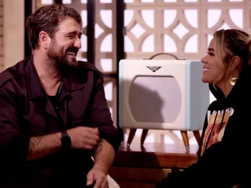 Antonio Orozco revela a Karol G su estrategia para los Asaltos de 'La Voz' Antonio Orozco revela a Karol G su estrategia para los Asaltos de 'La Voz'