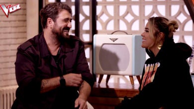 Antonio Orozco revela a Karol G su estrategia para los Asaltos de 'La Voz'