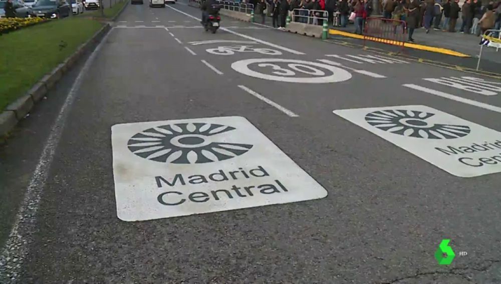 Empadronamientos a 200 euros y pases diarios por 20 euros: prolifera el mercado negro de permisos para acceder a Madrid Central