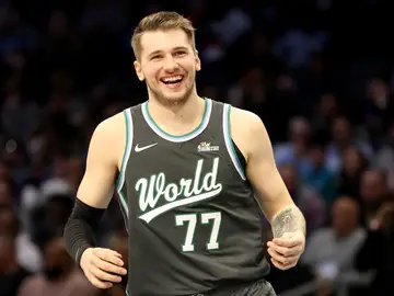 Luka Doncic sonríe en el partido de los rookies en el All Star Luka Doncic sonríe en el partido de los rookies en el All Star