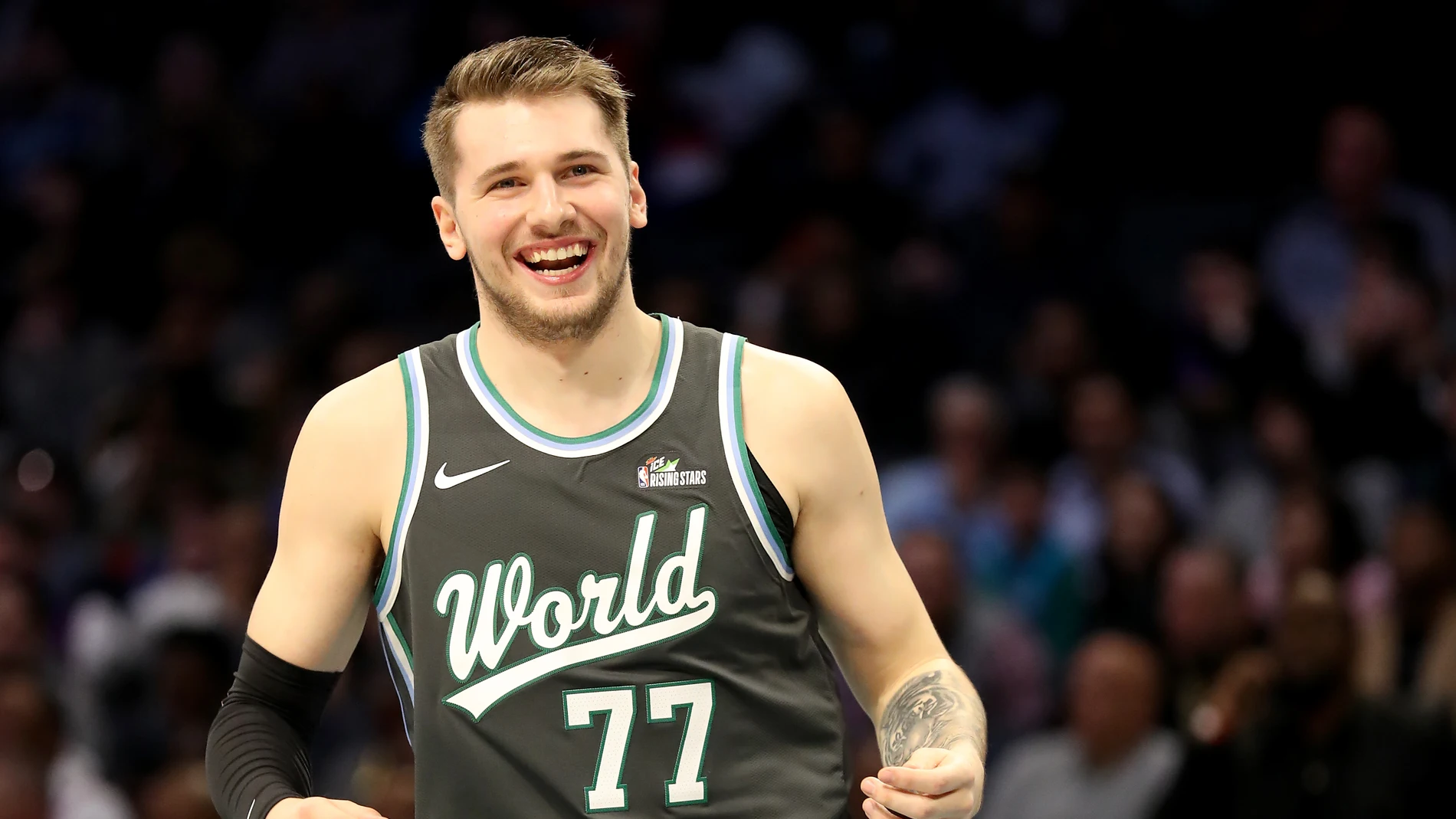 Luka Doncic sonríe en el partido de los rookies en el All Star Luka Doncic sonríe en el partido de los rookies en el All Star