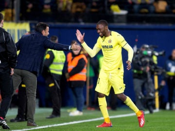 Ekambi celebra un gol con Calleja