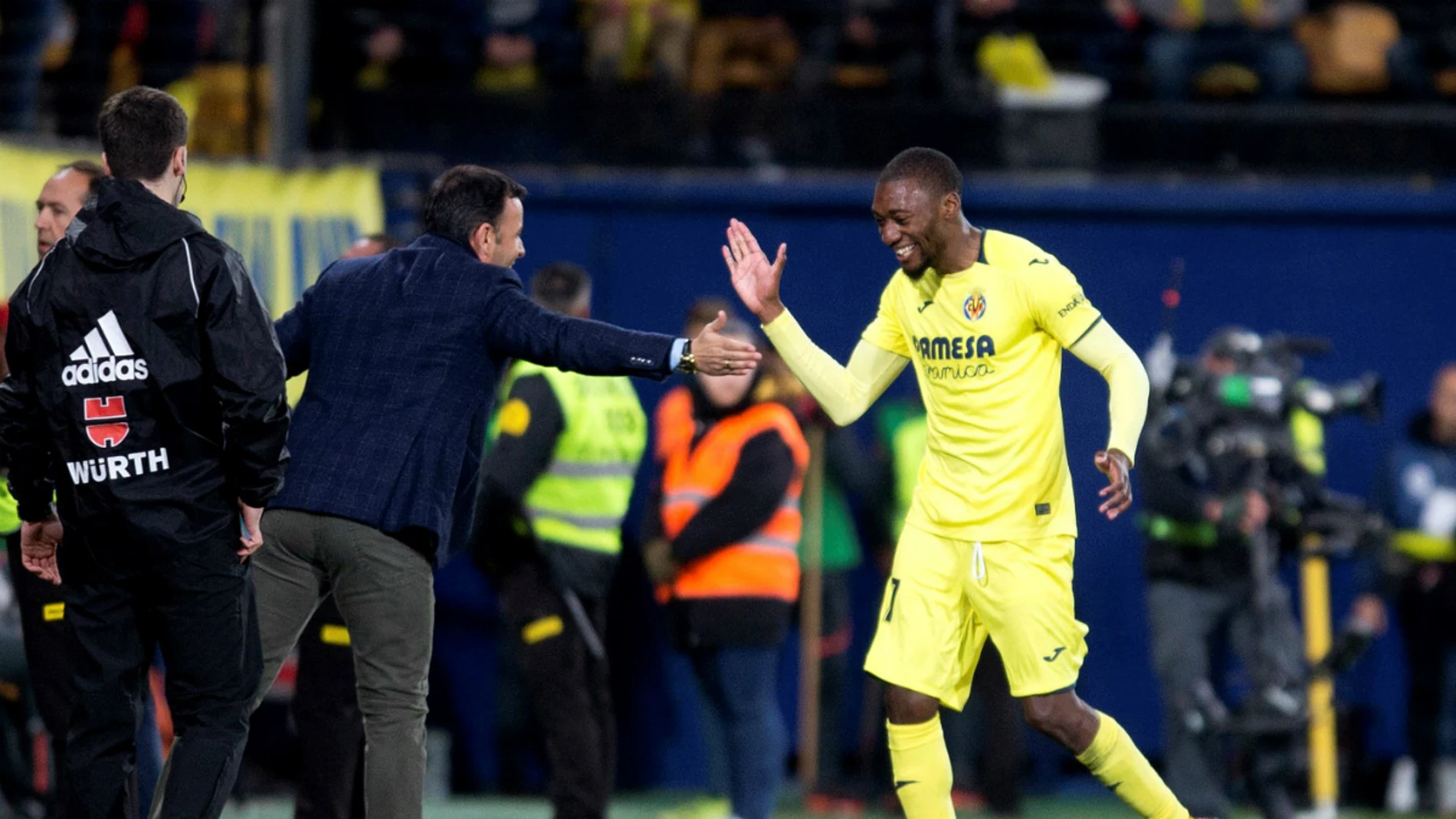 Ekambi celebra un gol con Calleja Ekambi celebra un gol con Calleja