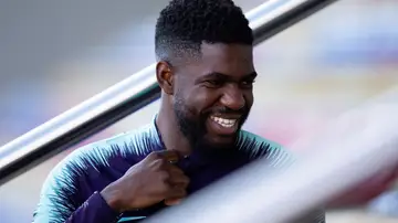 Samuel Umtiti sonríe en un entrenamiento con el Barcelona Samuel Umtiti sonríe en un entrenamiento con el Barcelona