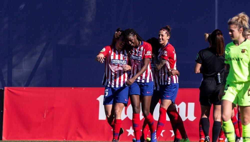 El Atlético celebra un gol de Ludmila