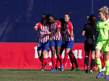El Atlético celebra un gol de Ludmila