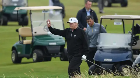 Donald Trump, jugando al golf Donald Trump, jugando al golf