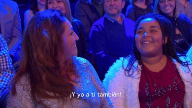 El emotivo reencuentro entre la hermana de Linda Rodrigo y Luis Fonsi en los Asaltos de ‘La Voz’