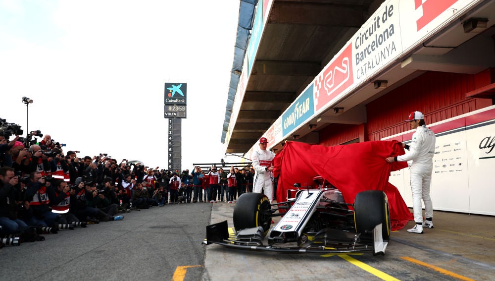 Antonio Giovinazzi y Kimi Raikkonen desvelan su nuevo monoplaza