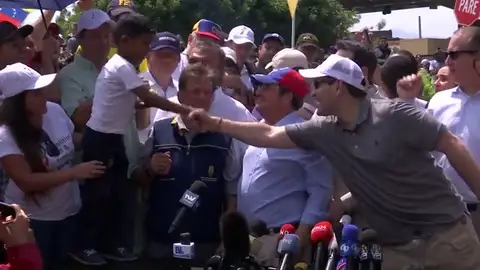Un niño le pide a Marco Rubio: "Libertad para Venezuela" Un niño le pide a Marco Rubio: "Libertad para Venezuela"