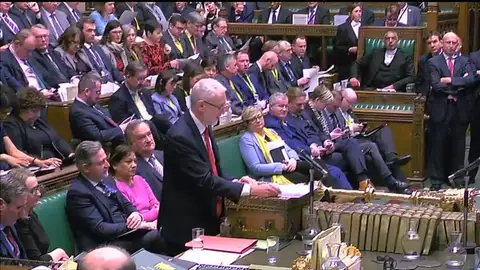 Dimiten siete diputados del Partido Laborista por discrepancias con Jeremy Corbyn Dimiten siete diputados del Partido Laborista por discrepancias con Jeremy Corbyn