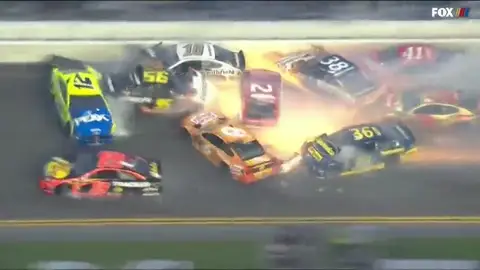 Brutal accidente en Daytona: hasta 22 coches implicados en una colisión múltiple Brutal accidente en Daytona: hasta 22 coches implicados en una colisión múltiple