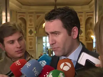 García Egea: "El adelanto electoral es el primer acto de la pantomima con la que el Gobierno venderá su no negociación con el secesionismo" García Egea: "El adelanto electoral es el primer acto de la pantomima con la que el Gobierno venderá su no negociación con el secesionismo"