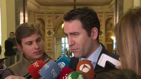 García Egea: "El adelanto electoral es el primer acto de la pantomima con la que el Gobierno venderá su no negociación con el secesionismo" García Egea: "El adelanto electoral es el primer acto de la pantomima con la que el Gobierno venderá su no negociación con el secesionismo"