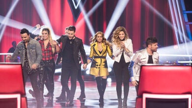 Los coaches arrasan en su entrada a los Asaltos de 'La Voz' acompañados de sus asesores