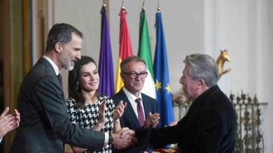 El Rey defiende en la entrega de las Medallas de Oro de Bellas Artes que 