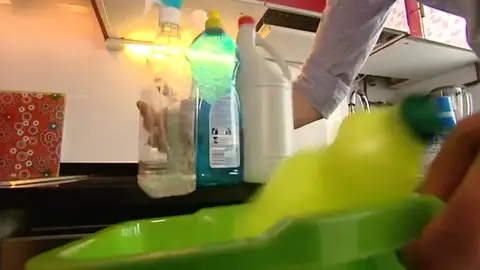 Champús, perfumes y detergentes contaminan tanto como los coches Champús, perfumes y detergentes contaminan tanto como los coches