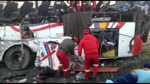 Al menos 22 muertos en un accidente de autobús en Bolivia Al menos 22 muertos en un accidente de autobús en Bolivia