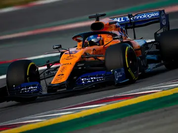 Carlos Sainz pilota el nuevo McLaren en Montmeló Carlos Sainz pilota el nuevo McLaren en Montmeló