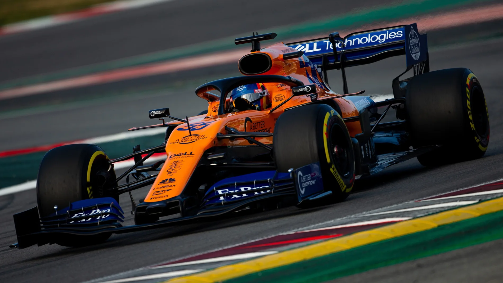 Carlos Sainz pilota el nuevo McLaren en Montmeló Carlos Sainz pilota el nuevo McLaren en Montmeló