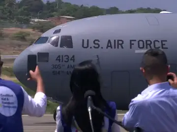 Cúcuta, la ciudad colombiana fronteriza, se acopia de un tercer avión con ayuda humanitaria para Venezuela sin saber cómo se entregará Cúcuta, la ciudad colombiana fronteriza, se acopia de un tercer avión con ayuda humanitaria para Venezuela sin saber cómo se entregará