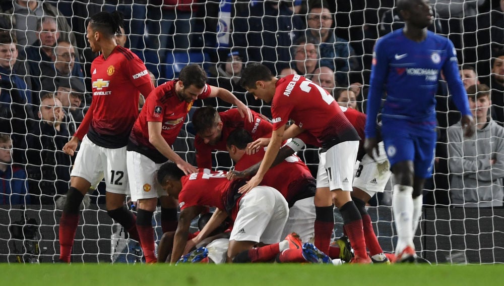 Paul Pogba celebra su gol ante el Chelsea