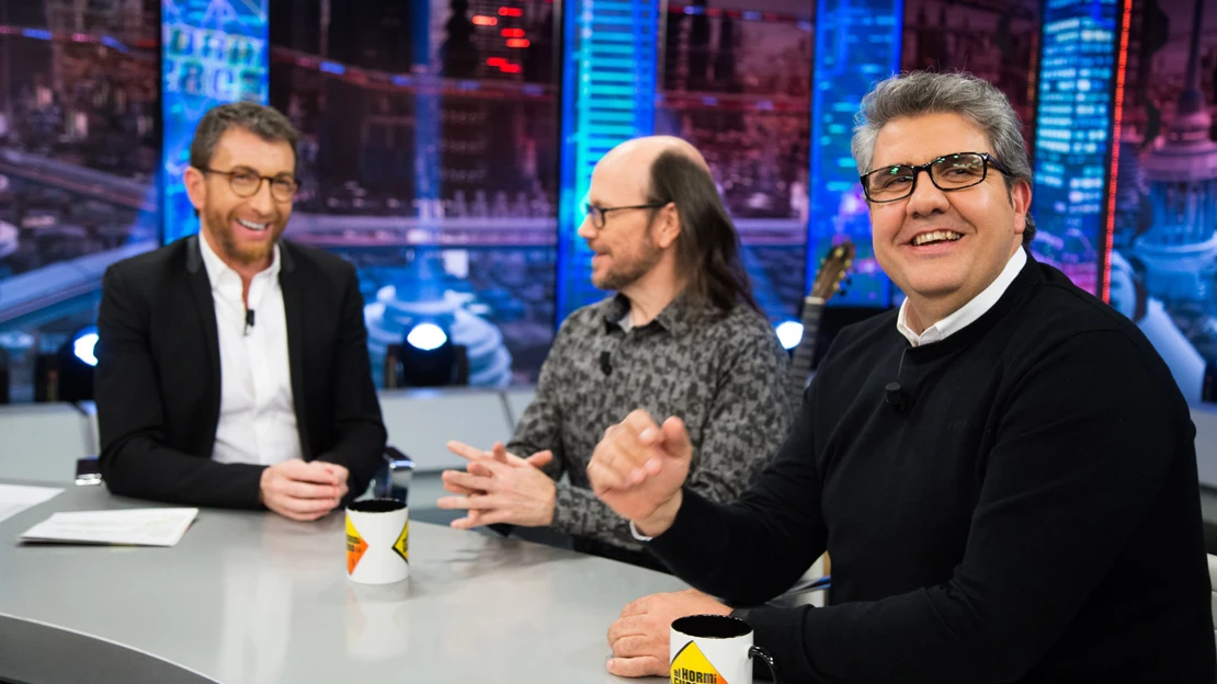 Florentino Fernández y Santiago Segura discuten en 'El Hormiguero 3.0' sobre quién de los dos se tira pedos en el escenario Florentino Fernández y Santiago Segura discuten en 'El Hormiguero 3.0' sobre quién de los dos se tira pedos en el escenario