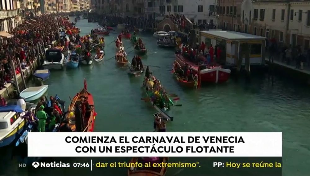 El Carnaval de Venecia arranca con su tradicional 'Fiesta sobre el agua' entre miles de turistas