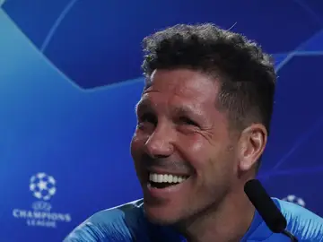 Simeone sonríe en la rueda de prensa previa al duelo ante la Juventus Simeone sonríe en la rueda de prensa previa al duelo ante la Juventus